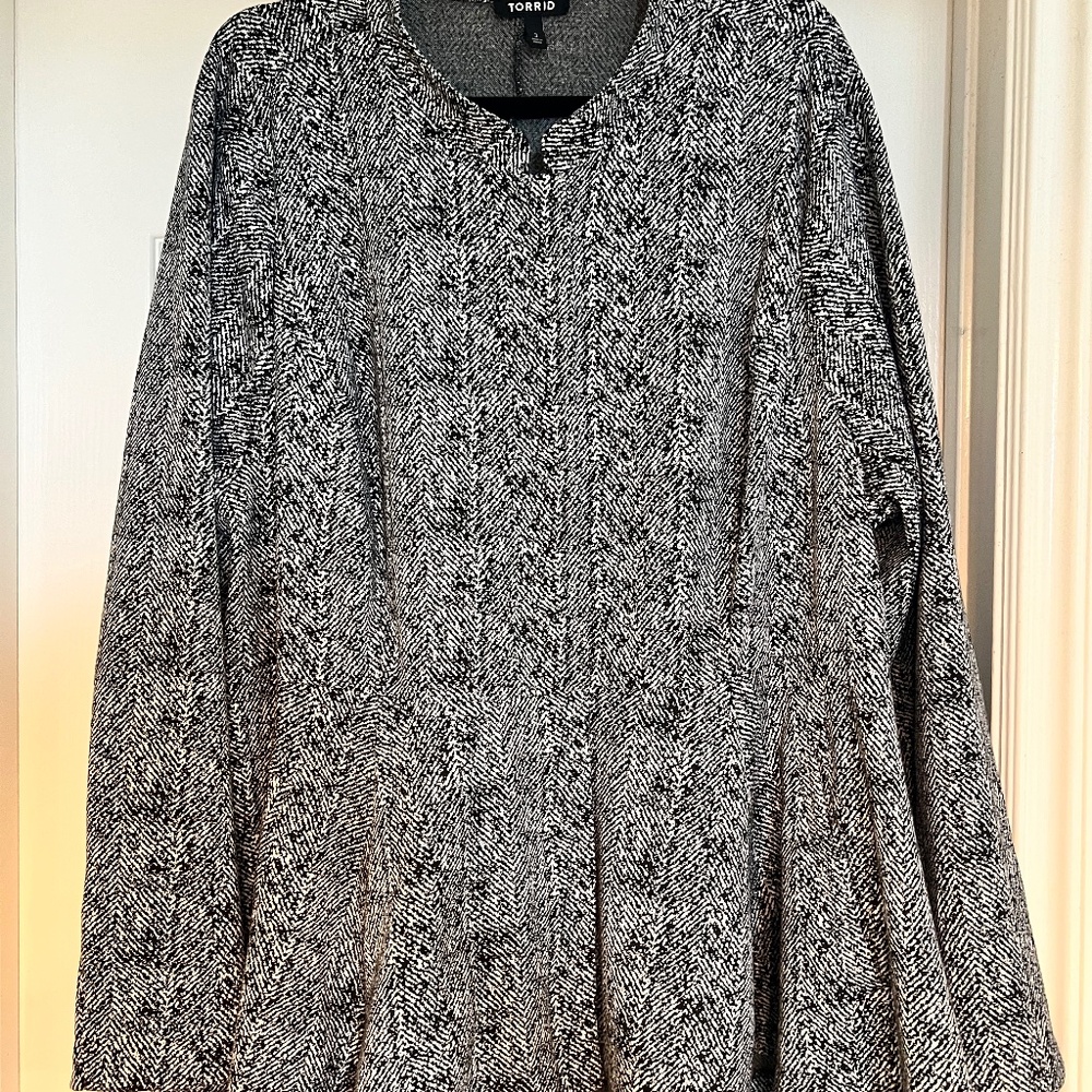Torrid over piece, blazer, jacket, coat; Gray and black, fit and flare, Size 3